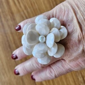 Elegant Cream Floral Ring